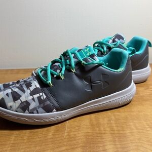 Under Armour Charged Running Shoes (Youth Size 7)